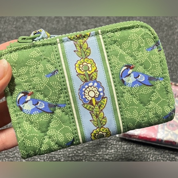 Vera Bradley Zip Card Pouch. NWT. Green Birds - Picture 3 of 5